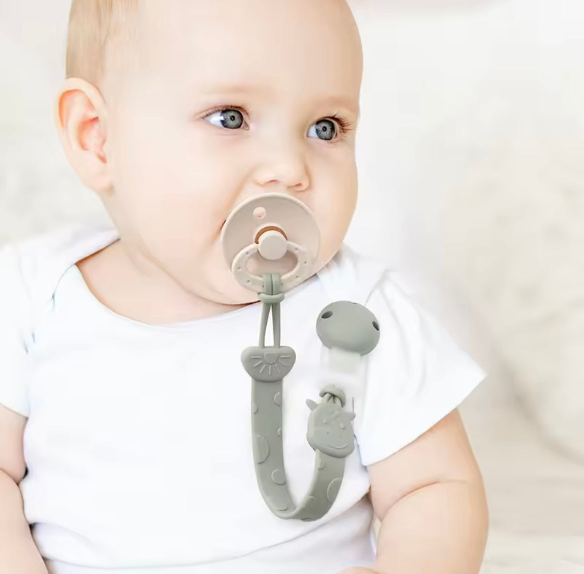 Silicone Giraffe Pacifier Clip